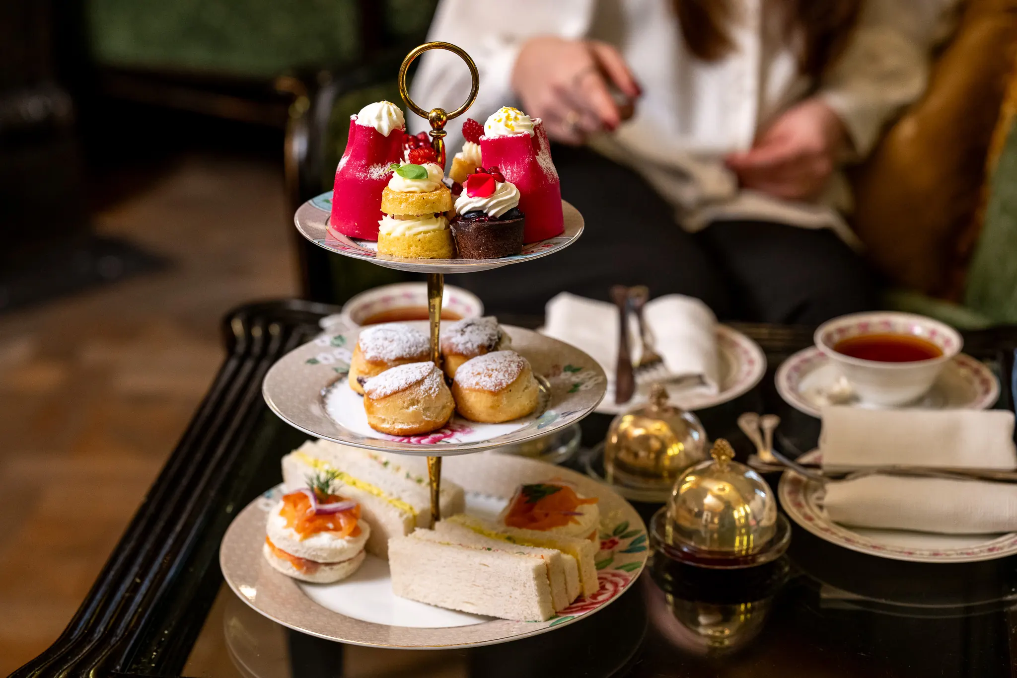 De afternoon tea van Hotel de Castillion