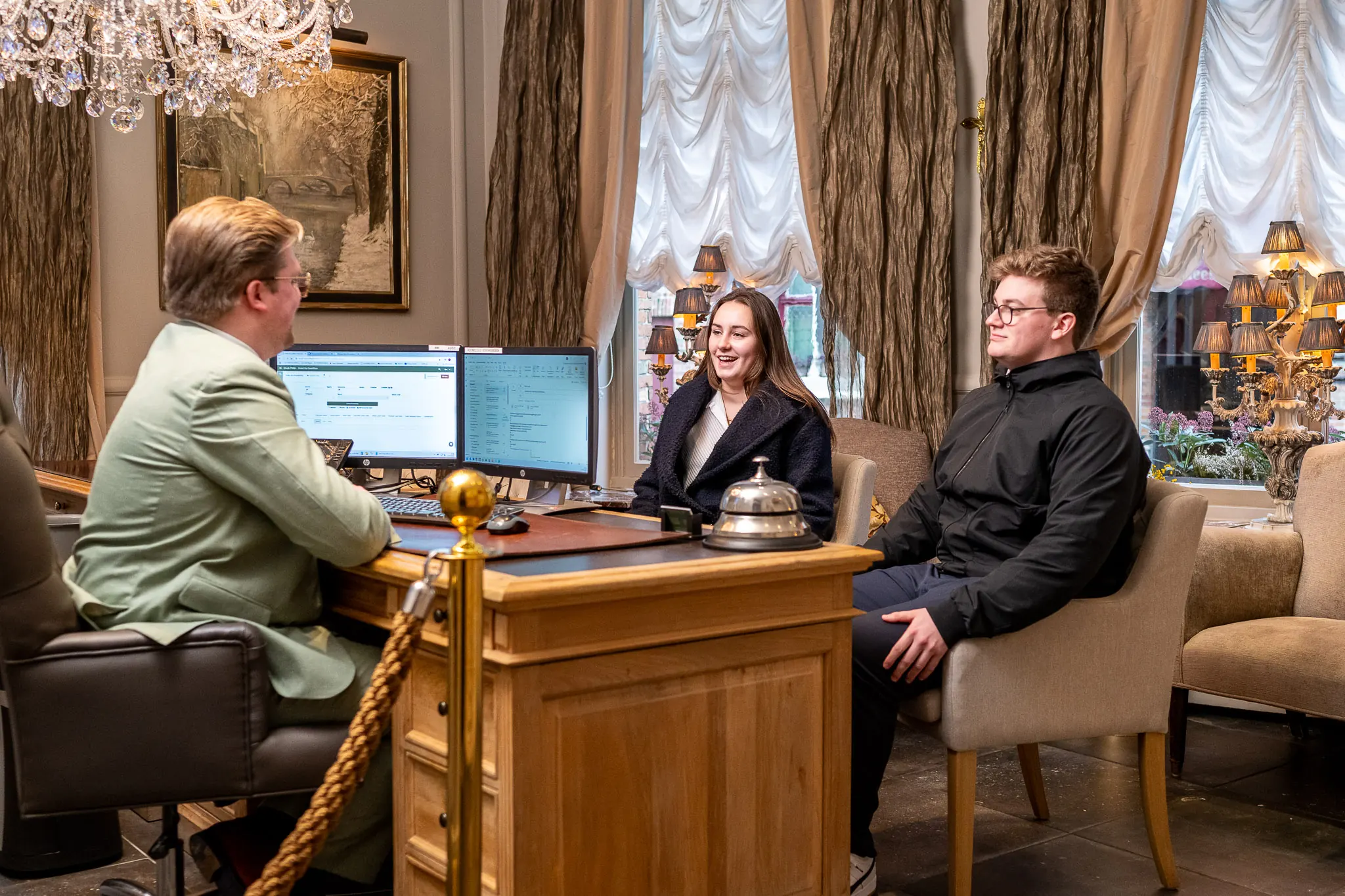 Checking in at hotel de castillion