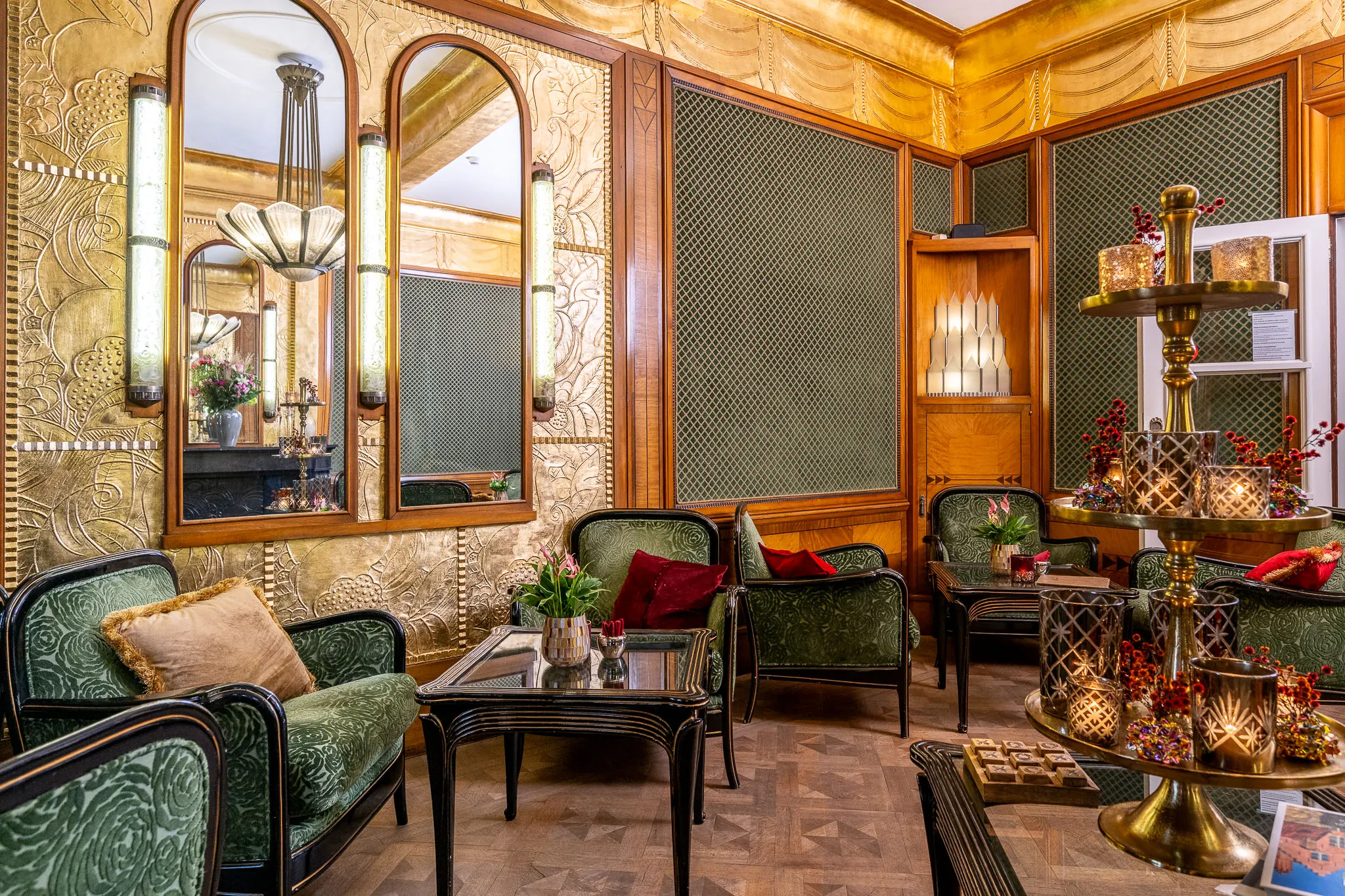 Relaxation room with various mid-century furniture to welcome guests