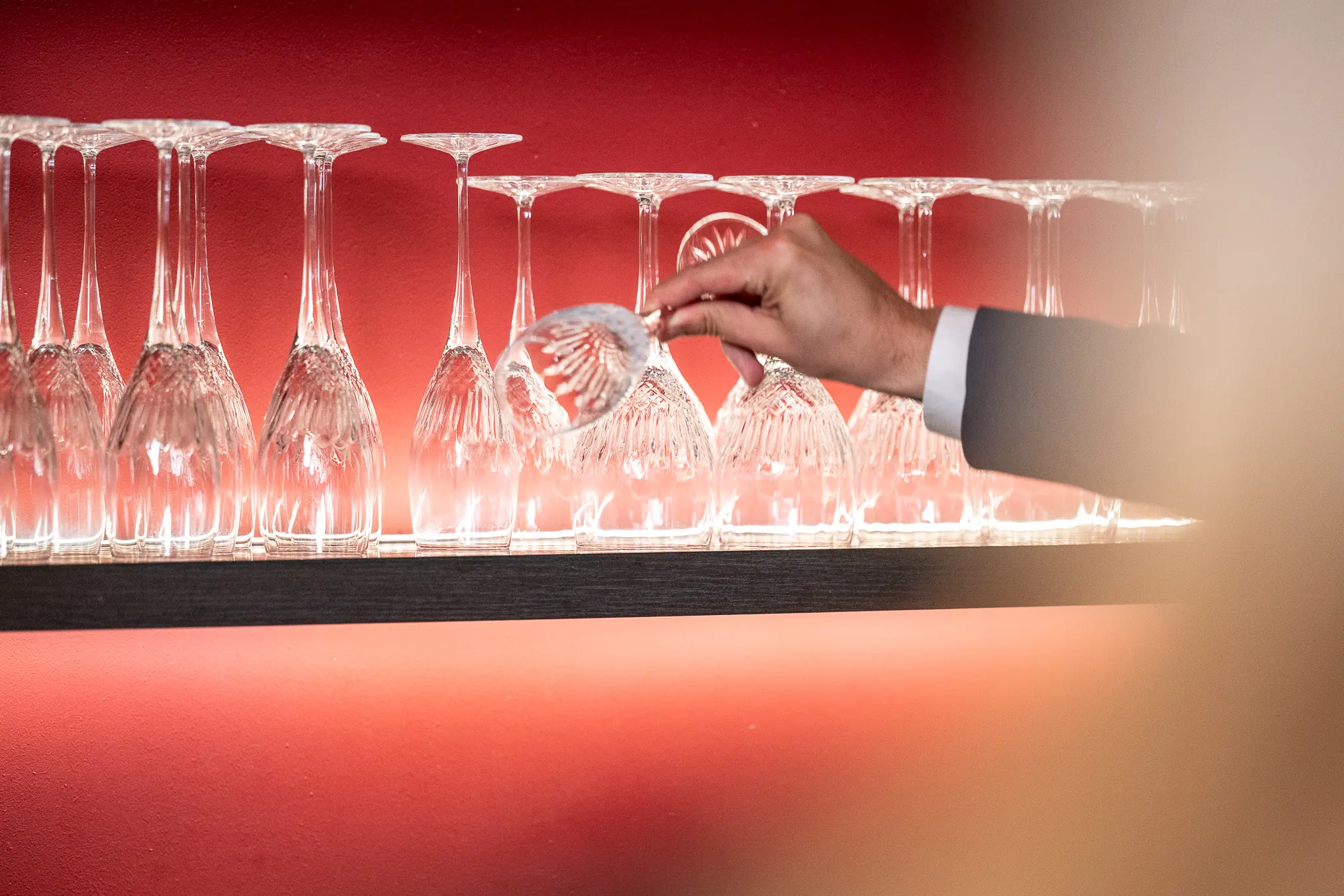 Een glas nemen in de bar van Hotel de Castillion