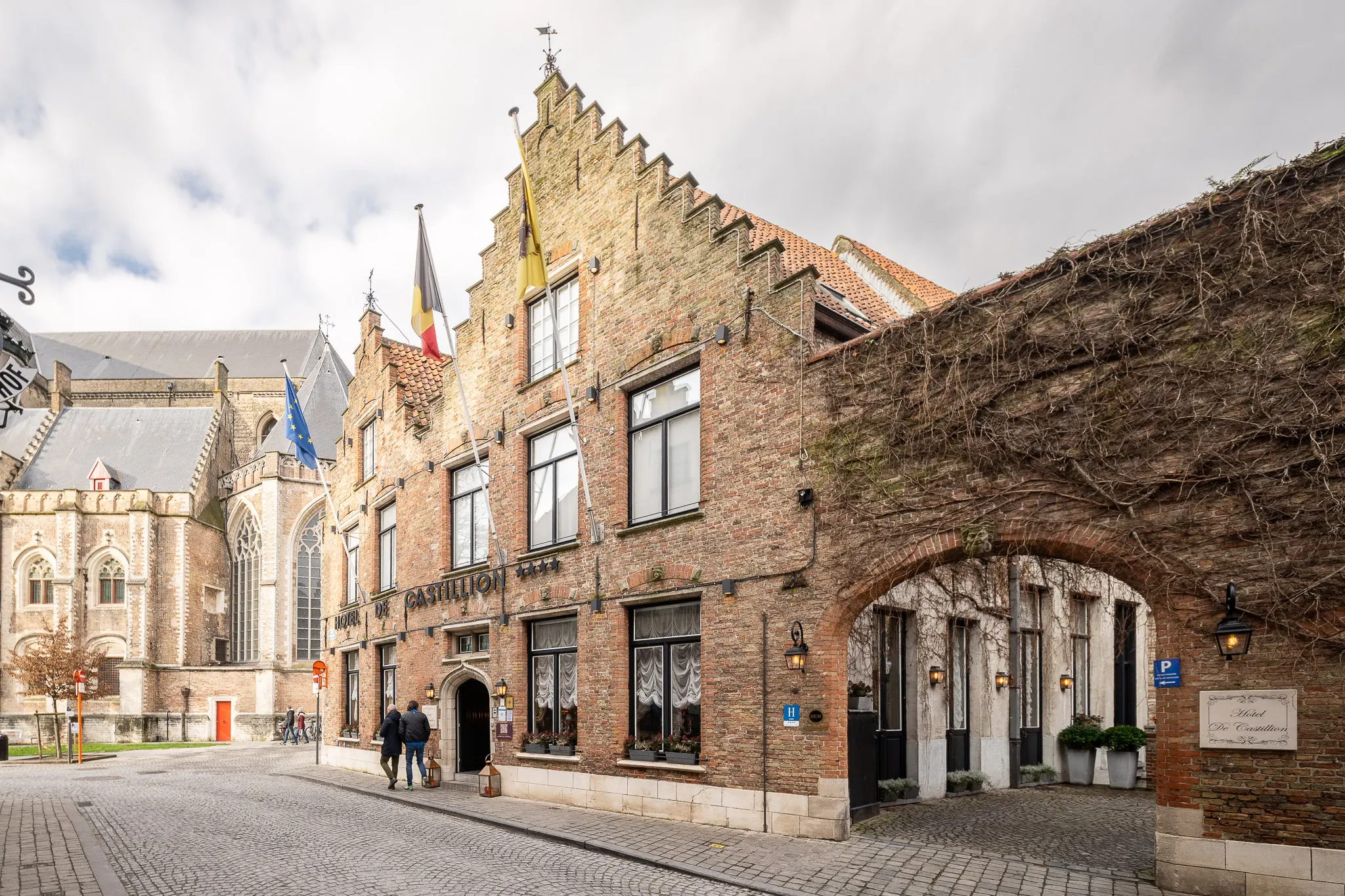 Voorkant van Hotel De Castillion in Brugge