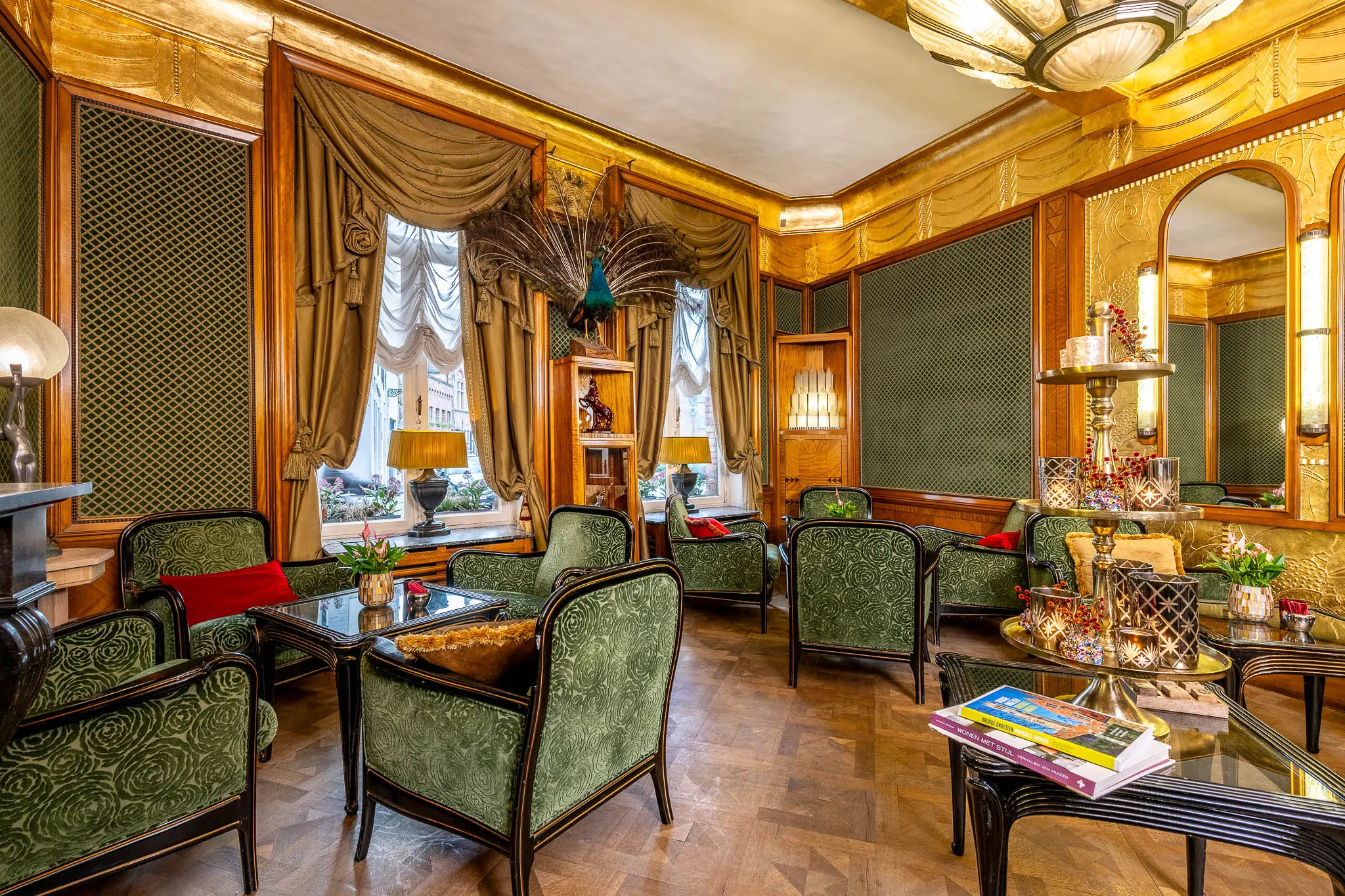 Gezellig zitten in de bar van hotel de castillion