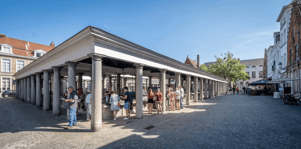 the Vismarkt (Fish Market), a historic spot where fresh fish has been sold since 1821.