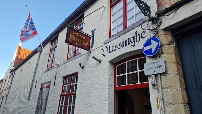 Café Vlissinghe, hier moet je zijn om van een lokaal biertje te genieten in een charmante, traditioneel interieur